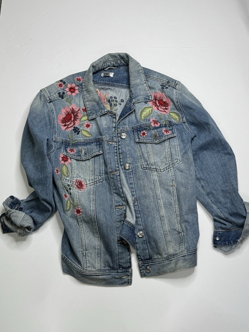GUESS Womens M Floral Embroidered Denim Jacket Blue Jean Trucker Mexico
